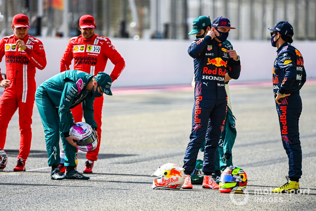 Sebastian Vettel, Aston Martin, Max Verstappen, Red Bull Racing, y Sergio Pérez, Red Bull Racing