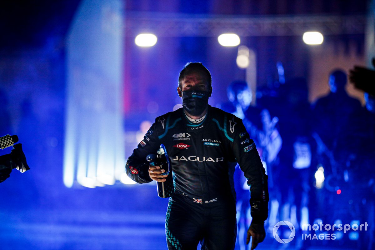 El ganador Sam Bird, Panasonic Jaguar Racing celebra su victoria