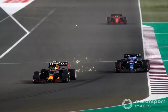 Sergio Pérez, Red Bull Racing RB16B, Esteban Ocon, Alpine A521