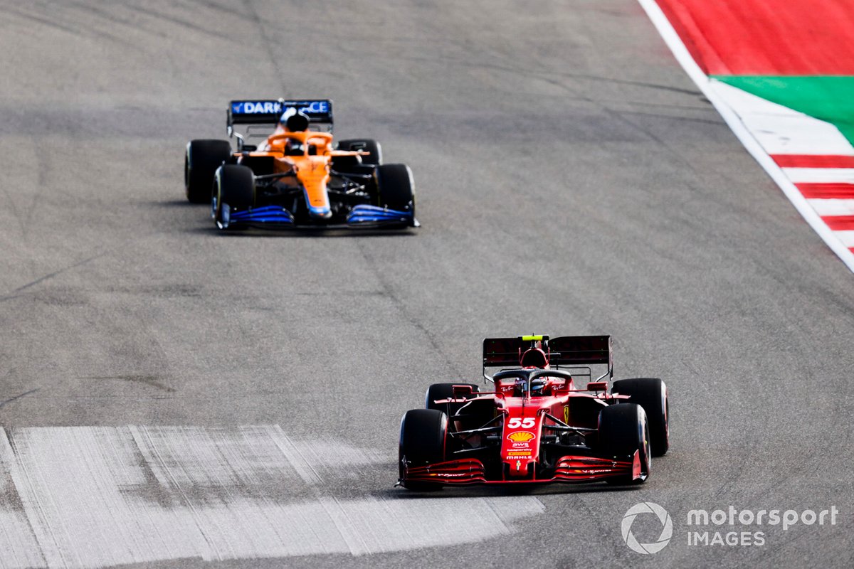 Carlos Sainz Jr., Ferrari SF21, Daniel Ricciardo, McLaren MCL35M