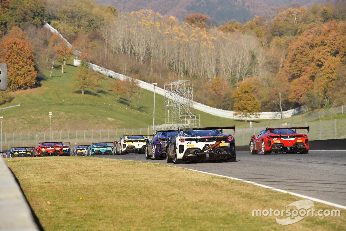 La partenza di Gara 2 del Trofeo Pirelli