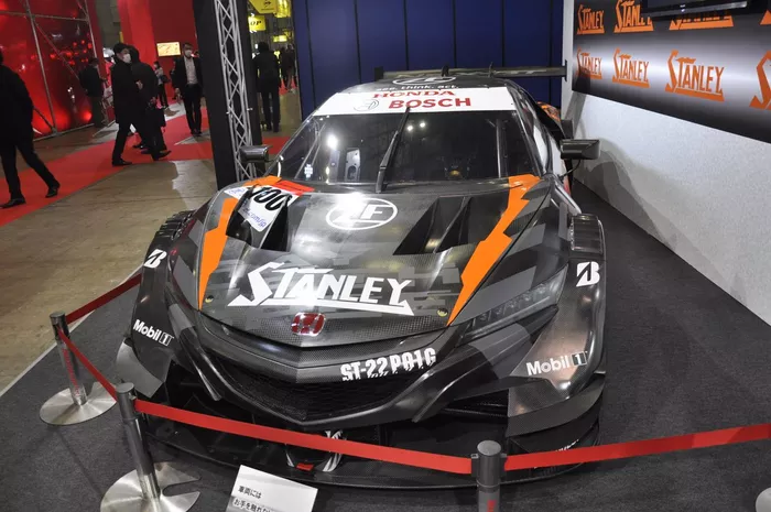 ギャラリー】TEAM KUNIMITSU『#100 STANLEY NSX-GT P-01』｜東京オート