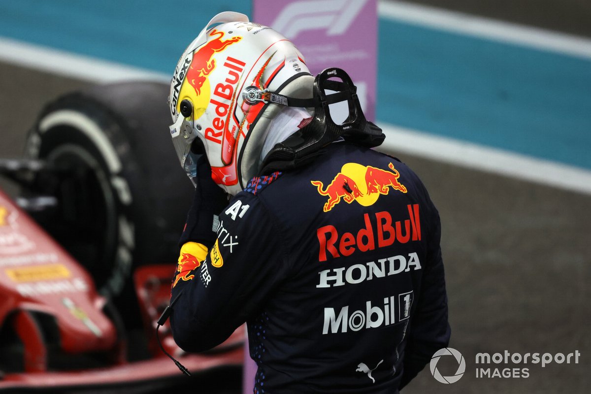 Max Verstappen, Red Bull Racing, 1a posizione, nel Parc Ferme