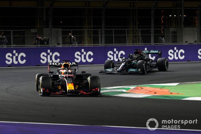 Max Verstappen, Red Bull Racing RB16B, Lewis Hamilton, Mercedes W12