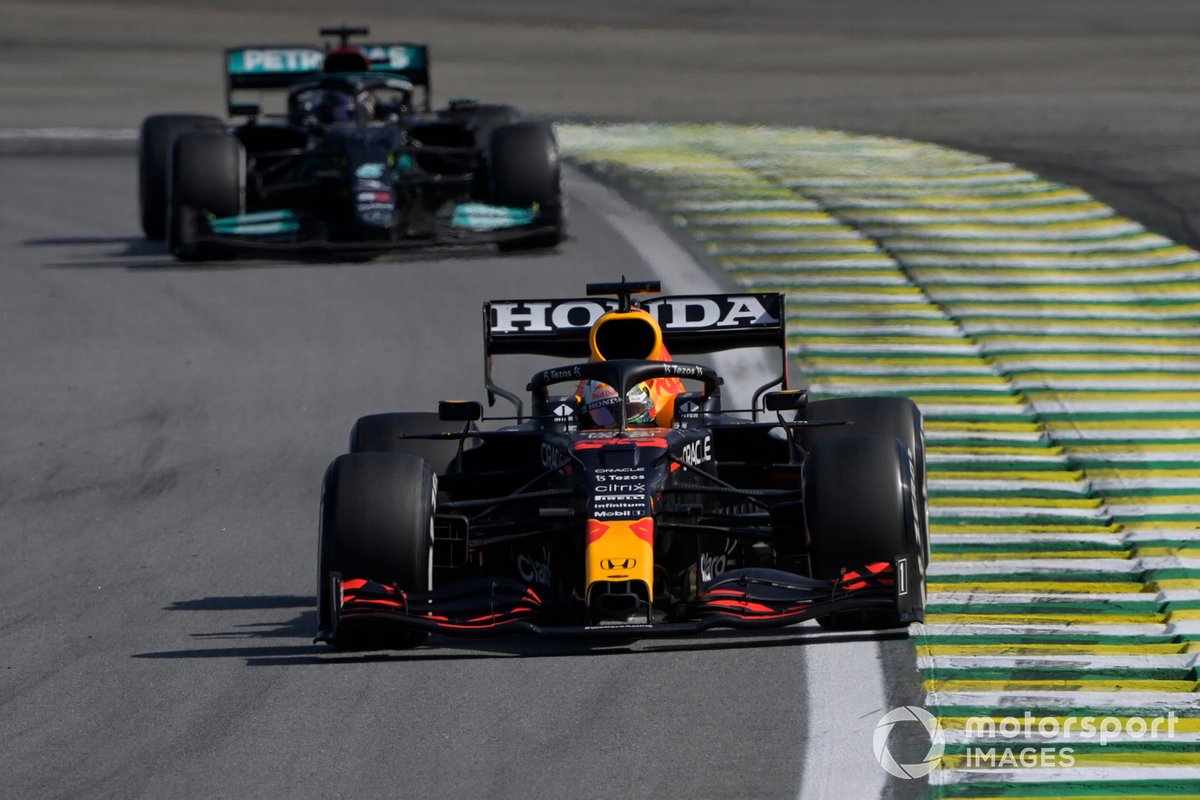 Max Verstappen, Red Bull Racing RB16B, Lewis Hamilton, Mercedes W12