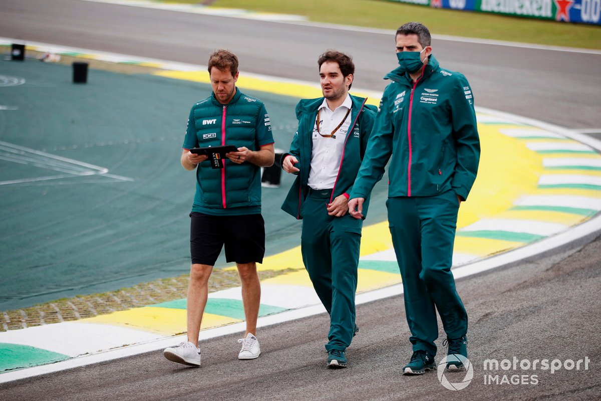 Sebastian Vettel, Aston Martin, recorre la pista