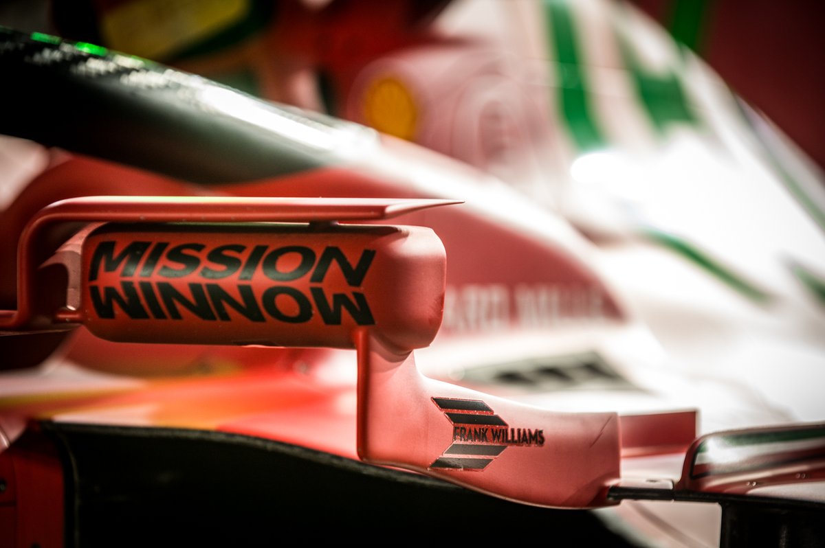 Un sticker sur la Ferrari SF21 en hommage à Sir Frank Williams