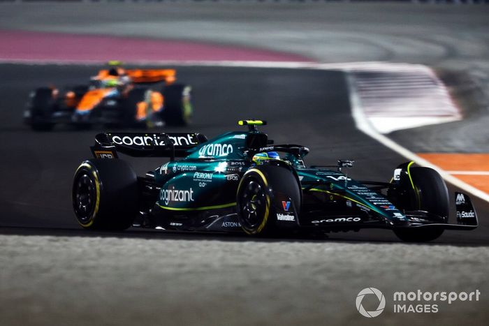 Fernando Alonso, Aston Martin AMR23, Lando Norris, McLaren MCL60