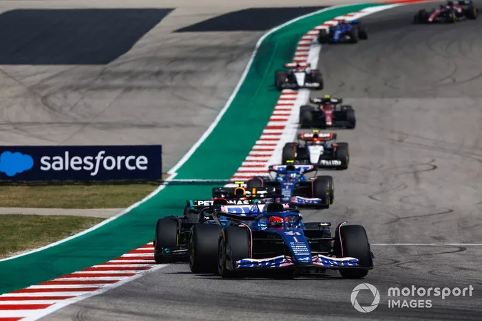 Esteban Ocon, Alpine A523, George Russell, Mercedes F1 W14, Sergio Pérez, Red Bull Racing RB19