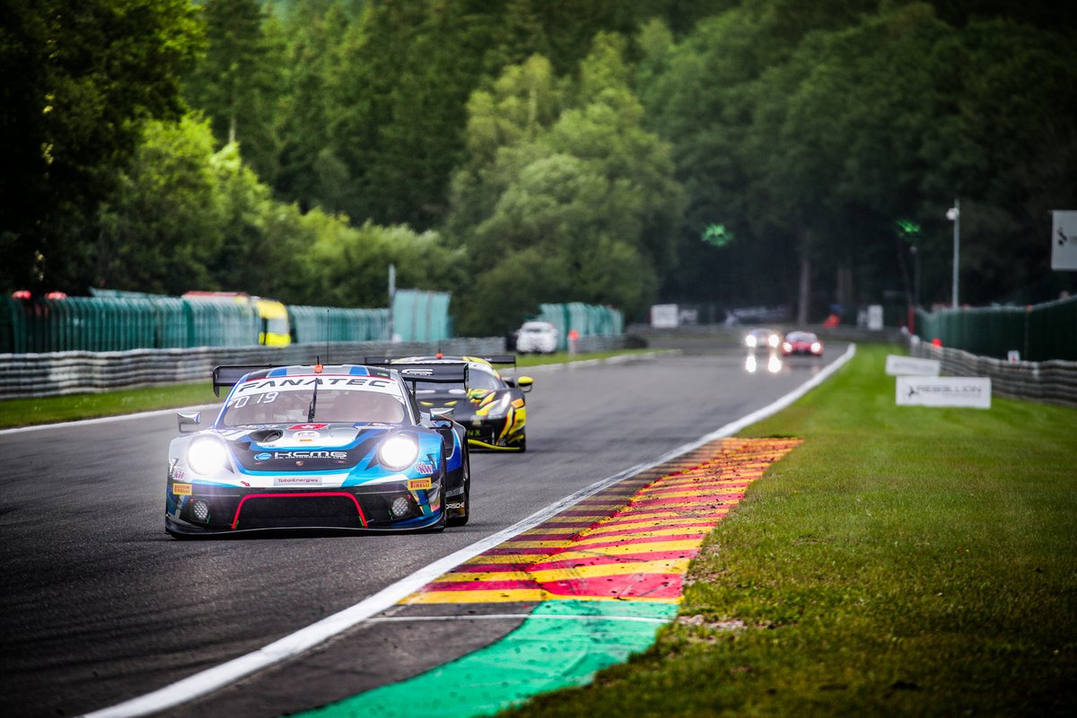 #47 KCMG Porsche 911 GT3-R: Maxime Martin, Laurens Vanthoor, Nick Tandy