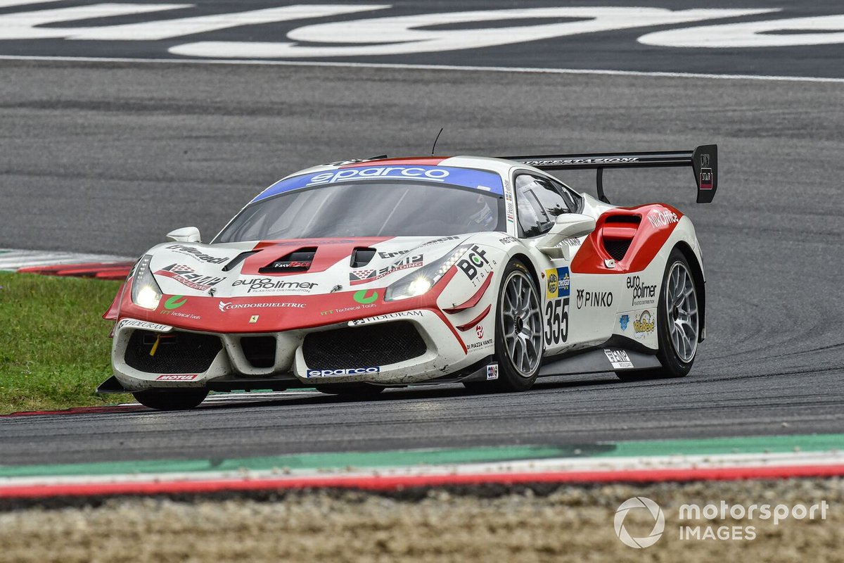 #355 Easy Race, Ferrari 488 Challenge Evo: Francesca Linossi, Daniel Vebster