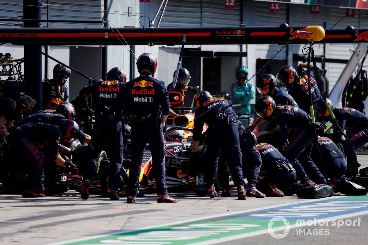 Max Verstappen, Red Bull Racing RB16B, in the pits