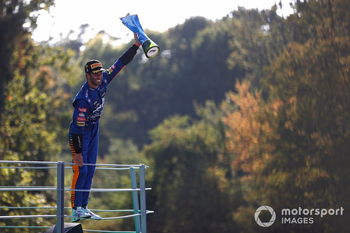Podio: ganador Daniel Ricciardo, McLaren
