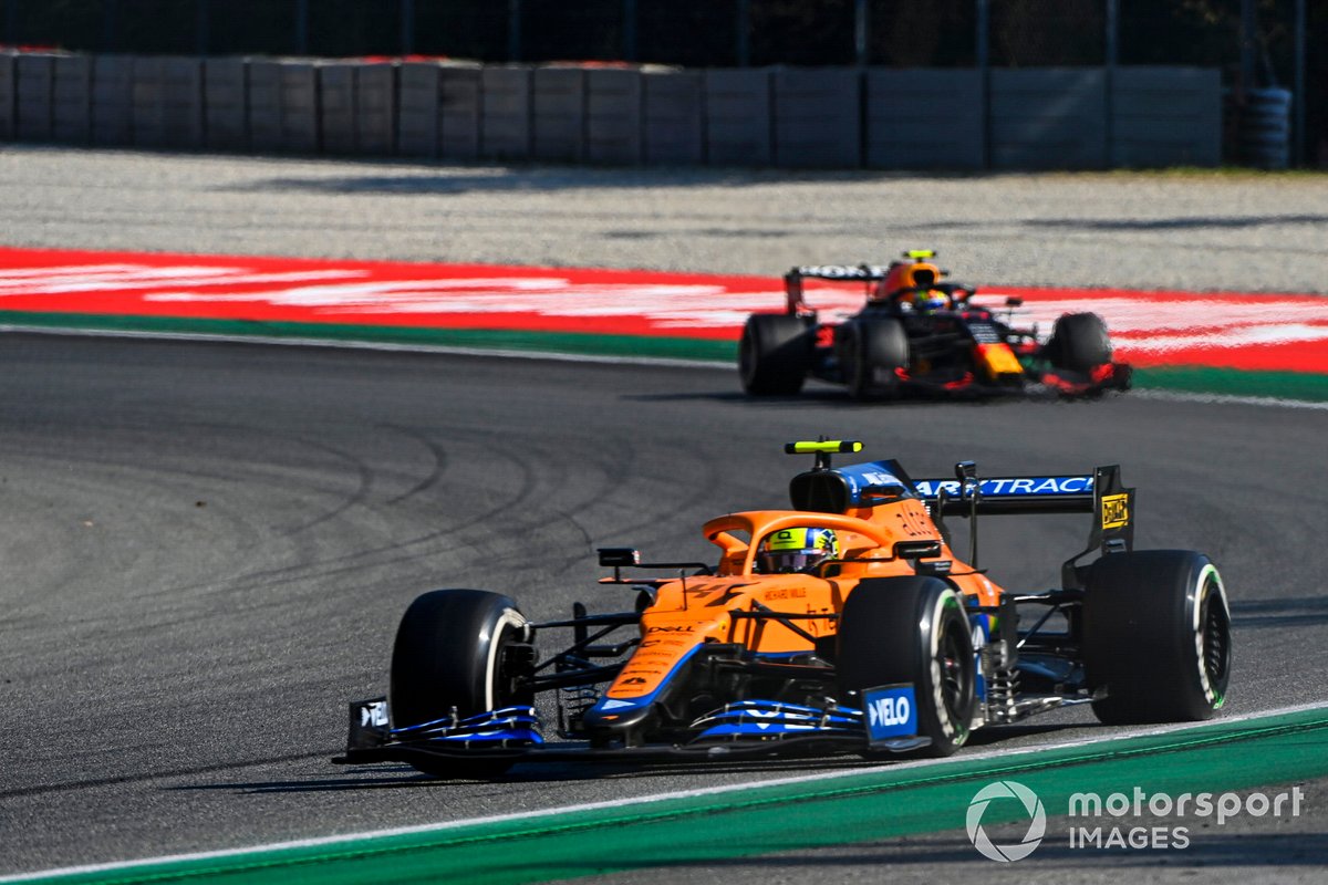 Lando Norris, McLaren MCL35M, Sergio Perez, Red Bull Racing RB16B