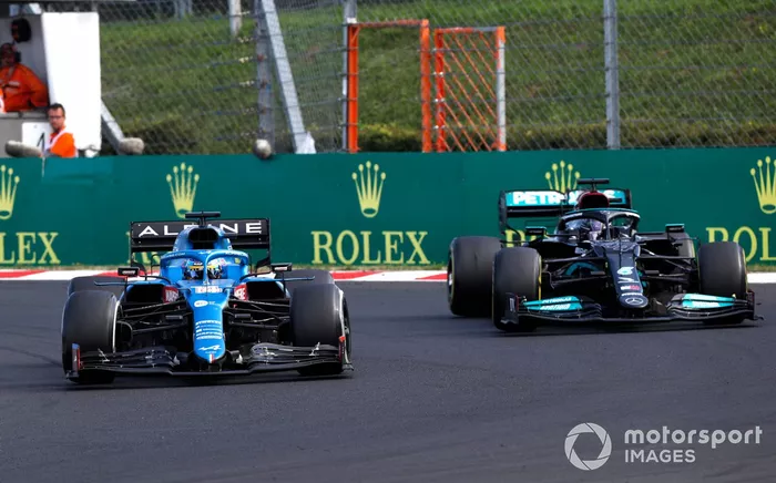 Fernando Alonso, Alpine A521, Lewis Hamilton, Mercedes W12