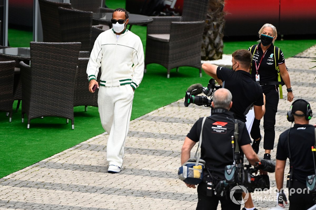 Lewis Hamilton, Mercedes arriva in pista