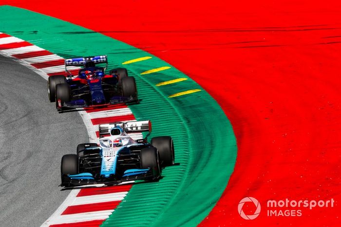 A Russell se le informa de que Kvyat viene rápido en clasificación, pero quizás demasiado tarde
