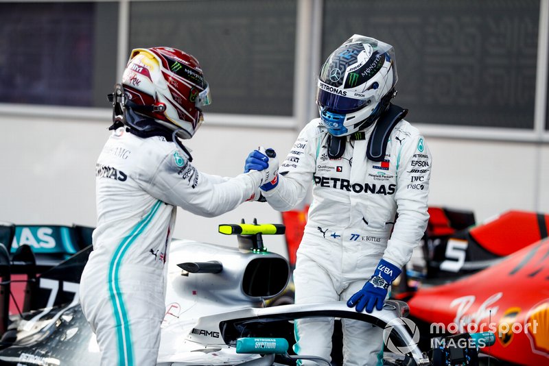 Lewis Hamilton, Mercedes AMG F1 e Valtteri Bottas, Mercedes AMG F1 festeggiano al Parco Chiuso