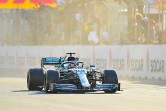 Lewis Hamilton, Mercedes AMG F1 W10, komt als tweede aan de finish