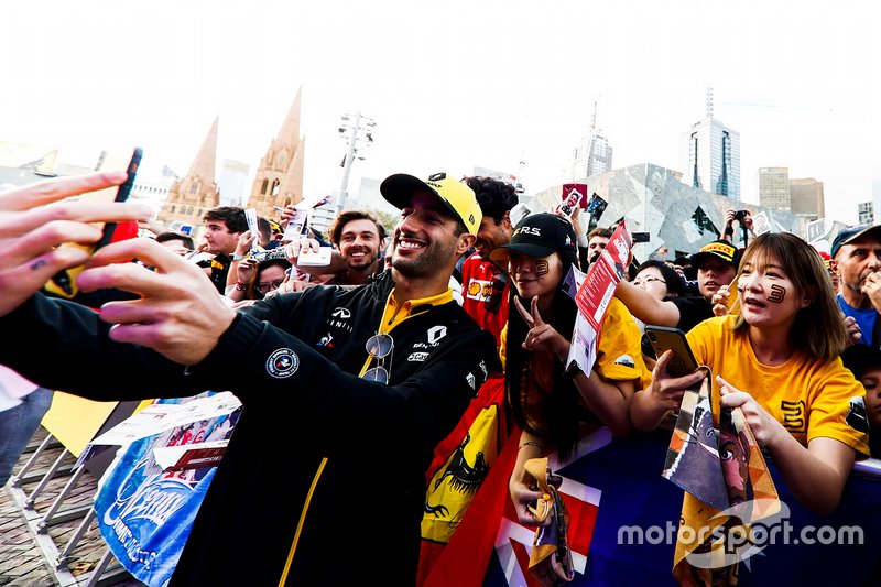 Daniel Ricciardo, Renault con fans