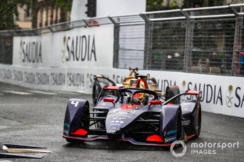 Robin Frijns, Envision Virgin Racing, Audi e-tron FE05, con l'ala anteriore danneggiata