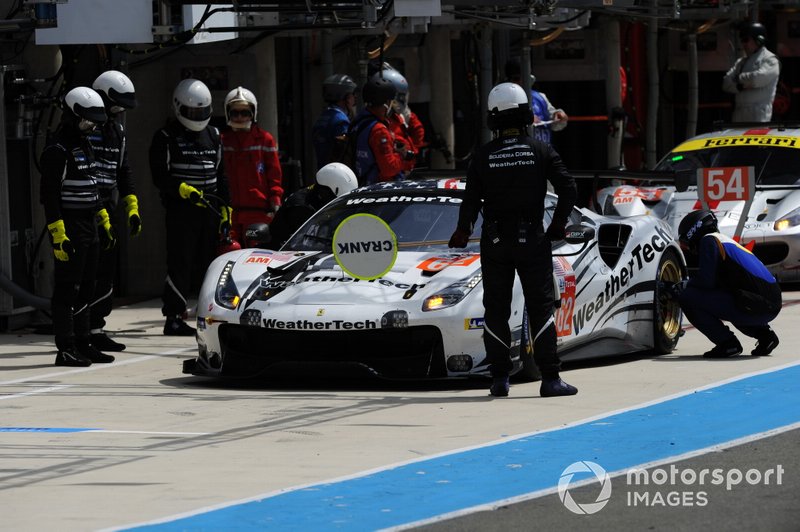 #62 Weathertech Racing, Ferrari 488 GTE: Cooper MacNeil, Toni Vilander, Robert Smith