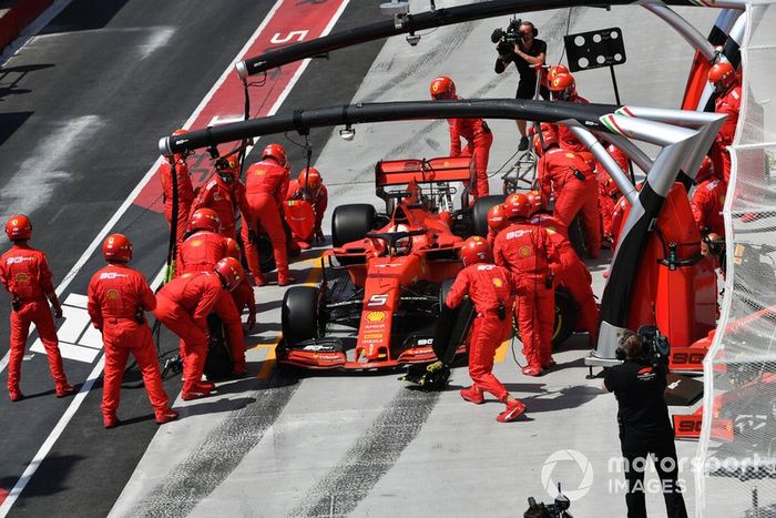 Sebastian Vettel, Ferrari SF90, ai box