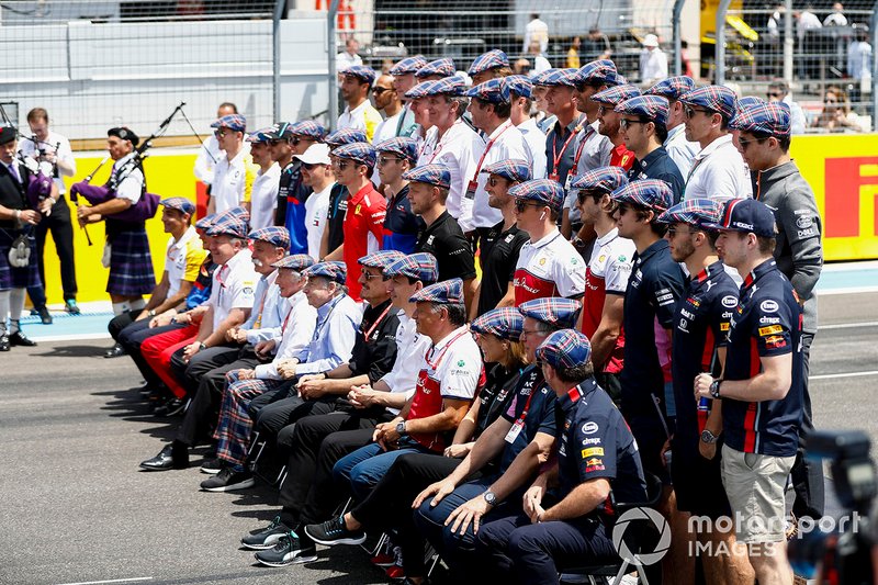 Foto oficial na homenagem a Jackie Stewart antes da prova