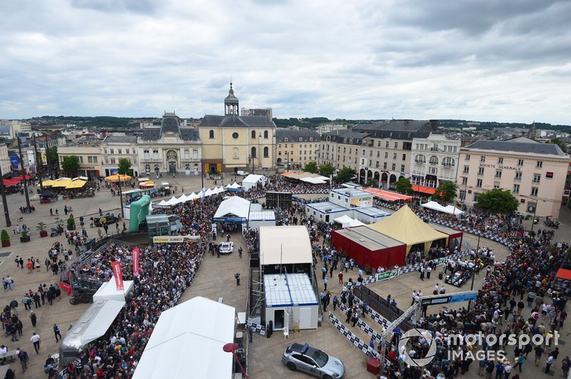 24 Hours of Le Mans scrutineering atmosphere