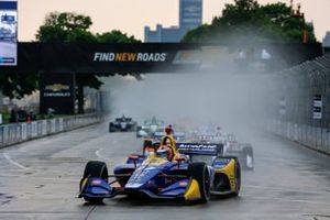 Alexander Rossi, Andretti Autosport Honda leads at the start