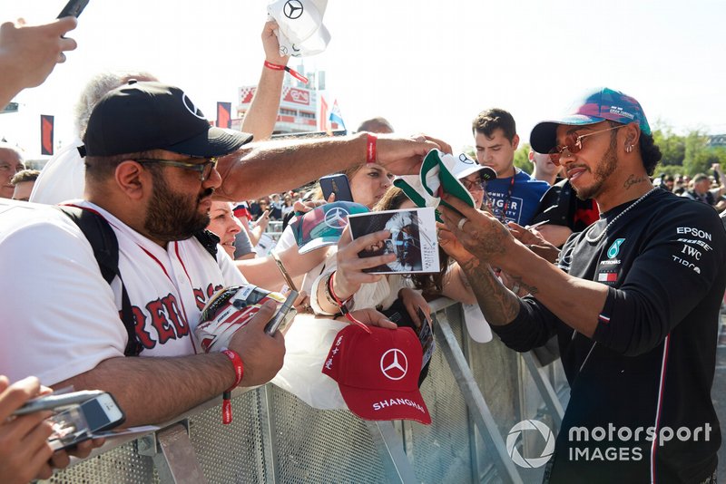 Lewis Hamilton, Mercedes AMG F1 signs an autograph for a fan