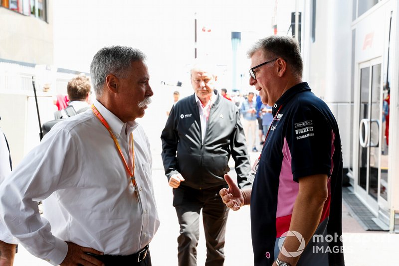 Chase Carey, Presidente, Formula 1, e Otmar Szafnauer, Team Principal e CEO, Racing Point