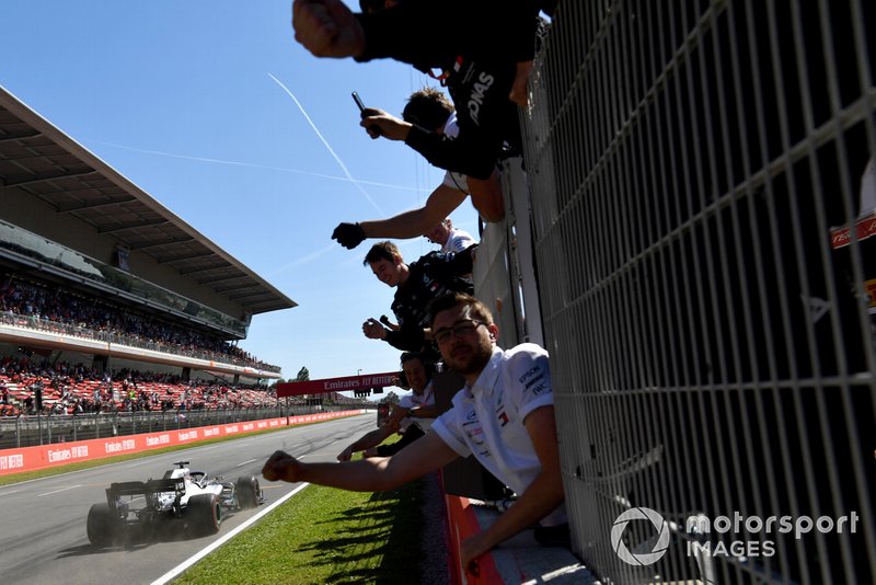 Lewis Hamilton, Mercedes AMG F1 W10, 1st position, takes victory to the delight of his team on the pit wall