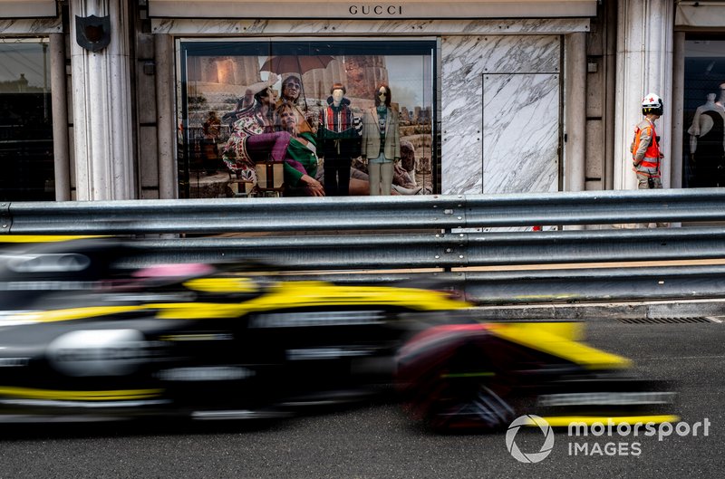Daniel Ricciardo, Renault R.S.19, Gucci shop