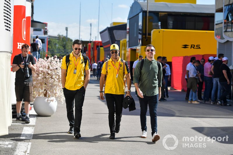 Daniel Ricciardo, Renault in the paddock