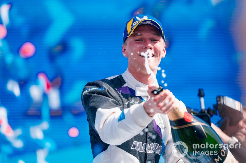 Race winner Maximilian Günther, BMW I Andretti Motorsports celebrates on the podium