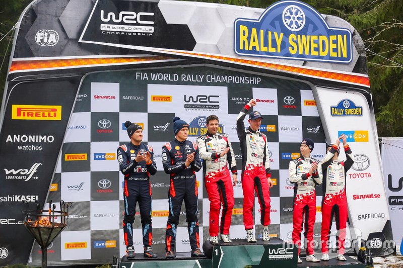 Podio: Il vincitore Elfyn Evans, Scott Martin, Toyota Gazoo Racing WRT Toyota Yaris WRC, second place Ott Tänak, Martin Järveoja, Hyundai Motorsport Hyundai i20 Coupe WRC, third place Kalle Rovanperä, Jonne Halttunen, Toyota Gazoo Racing WRT Toyota Yaris WRC