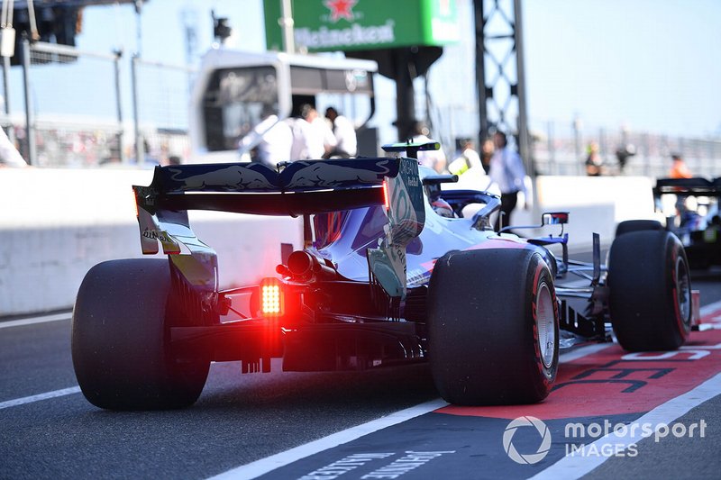 Pierre Gasly, Toro Rosso STR14, sort des stands