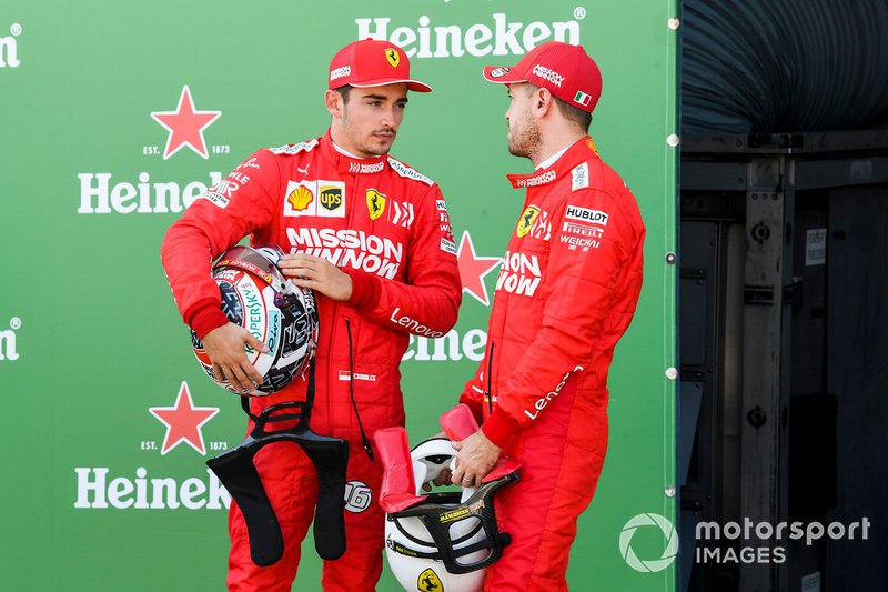 Prima fila: Charles Leclerc, Ferrari, e il poleman Sebastian Vettel, Ferrari, dopo le Qualifiche