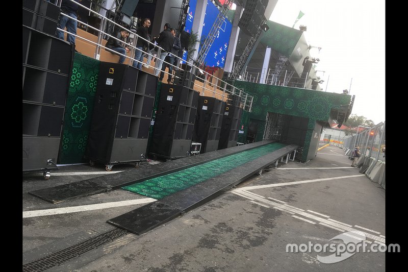 Podium ramp