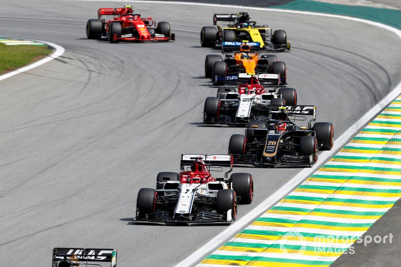 Kimi Raikkonen, Alfa Romeo Racing C38, leads Kevin Magnussen, Haas F1 Team VF-19, Antonio Giovinazzi, Alfa Romeo Racing C38, Lando Norris, McLaren MCL34, Daniel Ricciardo, Renault F1 Team R.S.19, and Charles Leclerc, Ferrari SF90