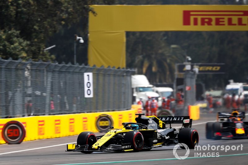 Daniel Ricciardo, Renault F1 Team R.S.19, Max Verstappen, Red Bull Racing RB15