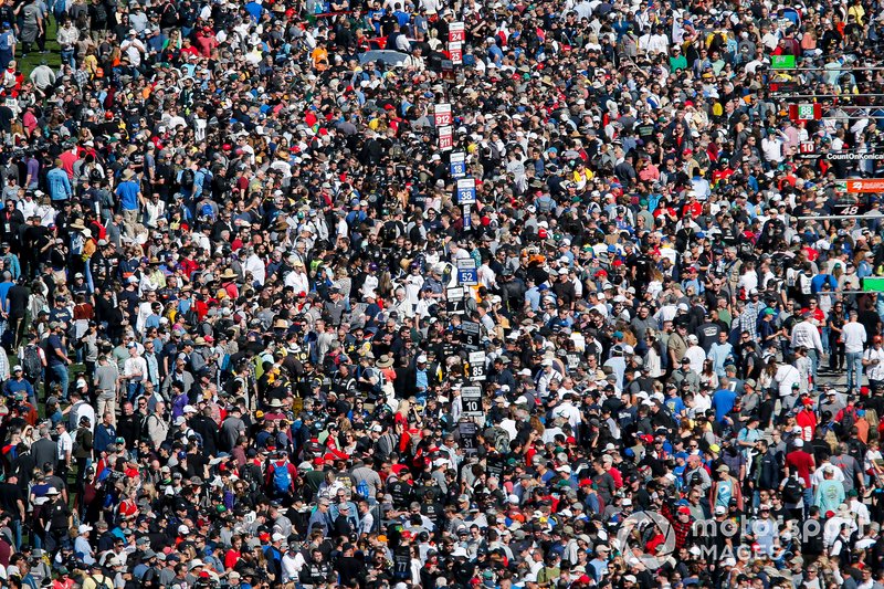 Fan walk, grid, fans