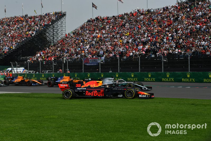 Max Verstappen, Red Bull Racing RB15, rejoins