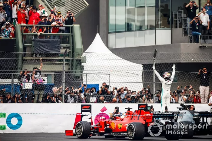 Ganador Lewis Hamilton, Mercedes AMG F1 W10 en Parc Ferme 