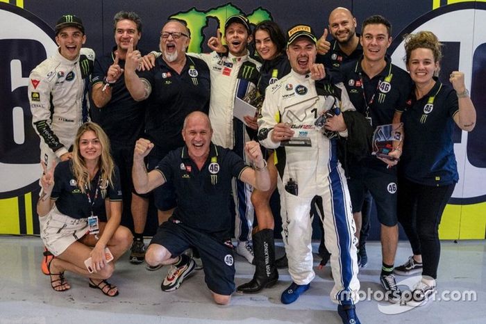 Valentino Rossi, Luca Marini, Alessio Salucci, con el equipo Monster VR46 Kessel