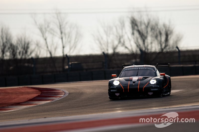 #86 Gulf Racing Porsche 911 RSR: Michael Wainwright, Benjamin Barker, Andrew Watson