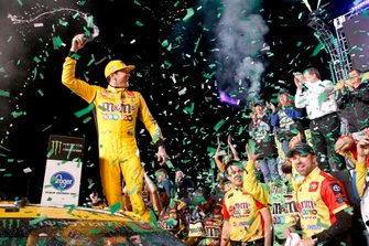 Race winner and Champion Kyle Busch, Joe Gibbs Racing, Toyota Camry M&M'