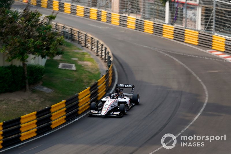 #25 Callum Ilott, Sauber Junior Team by Charouz