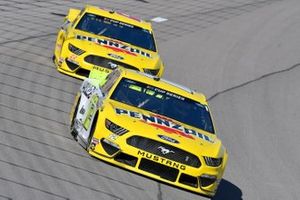 Ryan Blaney, Team Penske, Ford Mustang Menards/Pennzoil, Joey Logano, Team Penske, Ford Mustang Pennzoil